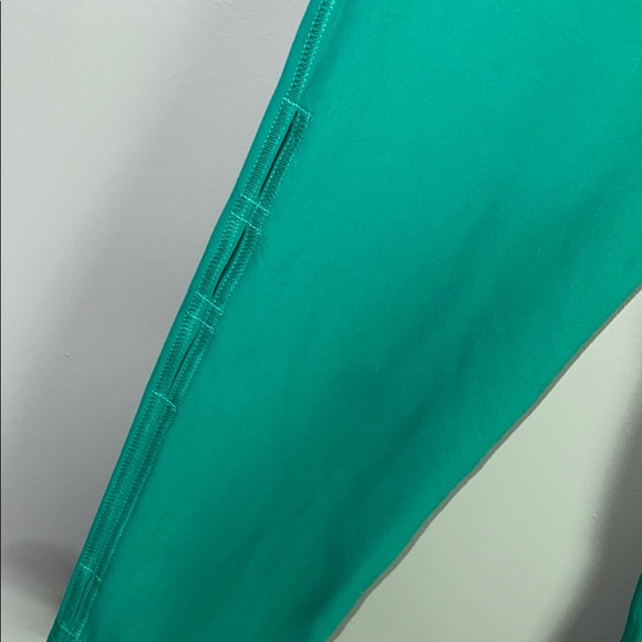 Fabletics Green Crop Legging - Picture 3 of 4